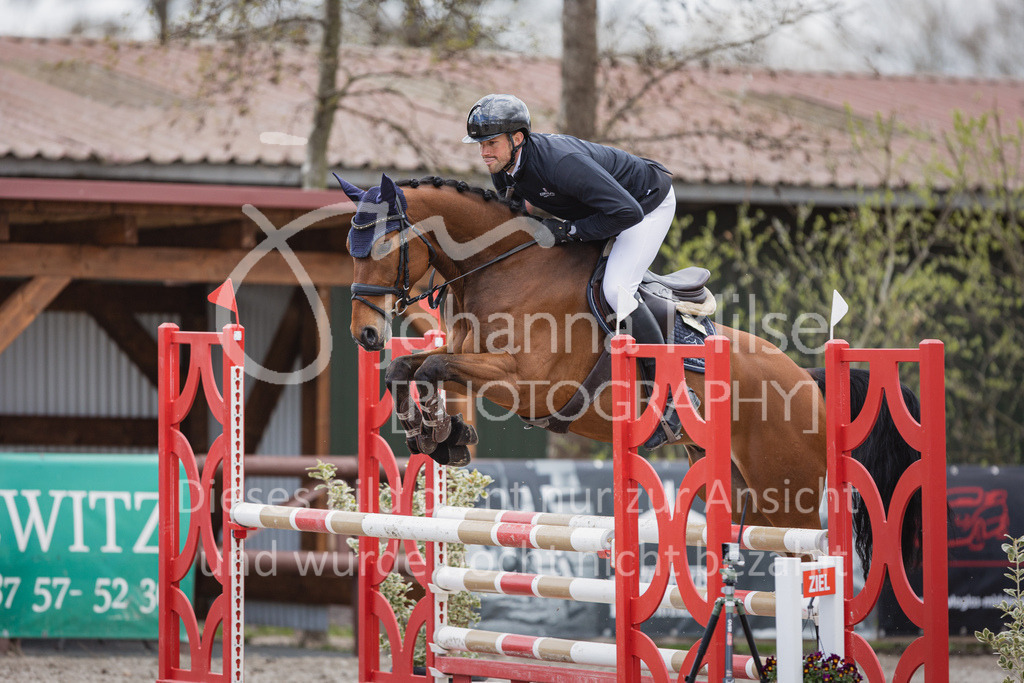 230411_Mühlen_03SprPf-L-459 | Deine schönsten Turniermomente als professionelle Fotos! Entdecke hochwertige Pferdesport-Fotografie im Online-Shop. Jetzt Fotos finden & bestellen!