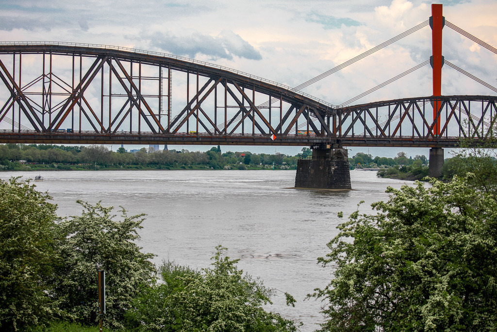 U17_AufdemRhein_120523_01 | Bildergalerie von Sport-Ereignissen aber auch von weiteren spannenden Dingen - nicht nur vom Niederrhein. In Anlehnung an den bekannten Spruch von Hanns Dieter Hüsch heißt das Motto: "Niederrhein ist überall".  - Realisiert mit Pictrs.com