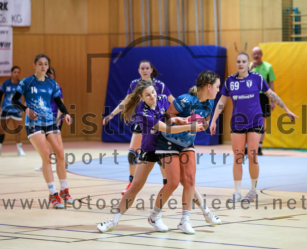 2023-01-21_106_SpVgg_Altenerding_gegen_TSV_Karlsfeld | Erding, Deutschland, 21.01.2023:
Handball, Bezirksoberliga Frauen Altbayern 2022 / 2023, 8. Spieltag, SpVgg Altenerding gegen TSV Karlsfeld, Endergebnis: 28:24

Jessica Scherb (SpVgg Altenerding, #7), Lena Schmid (TSV Eintracht Karlsfeld, #8)

Foto: Christian Riedel / fotografie-riedel.net