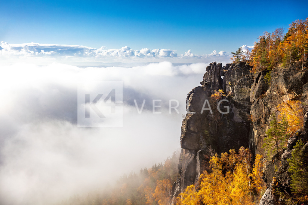 Wandbild-Lilienstein-Herbst-Nebel-FOCO3540 | Leuchtende Sächsische Schweiz: Bunter Lilienstein in Herbstfarben - Realisiert mit Pictrs.com