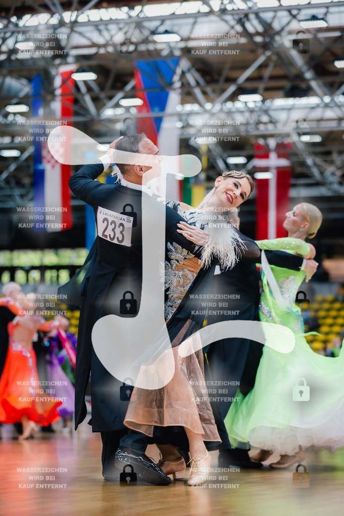 Hessen Tanzt WDSF Open Senior III Standard 49th (233) Bernhard Dürr-Klede _ Regina Klede (TSG Fürth)-2025-05-17-8151 | Webshop for digital downloads and prints of dance sport, event & show photographer Julian Link - Realisiert mit Pictrs.com