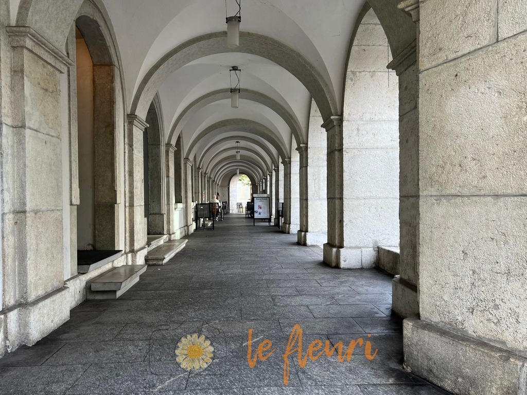 Choufhuesi | Dies ist der Shop von Florian Blum - le fleuri. Langenthal, Bern, SchweizSie können hier meine oder ihre eigenen Fotos als Fotoprodukte kaufen. Tassen, Schlüsselanhänger, Taschen etc. können Sie hier gestalten.  - Realisiert mit Pictrs.com