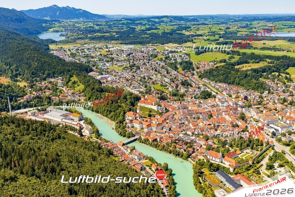 Luftaufnahme der Stadt Füssen - Die Luftaufnahme wurde 2025 vom UL-Flugzeug heraus erstellt ( keine Drohne ) - Hochauflösende Luftaufnahme - für professionelle Ausdrucke geeignet. Die Geschenkidee !Mit Lizenz und Bildrechte bestellbar