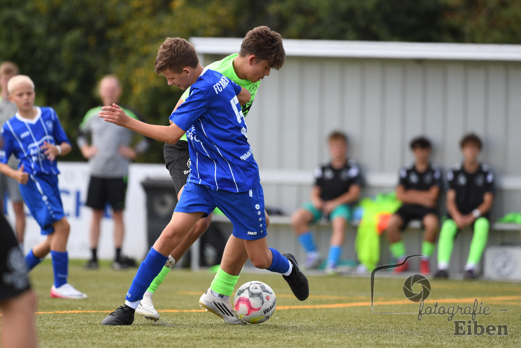 FC Rastede-JFV Edewecht | C-Jugend Landesliga; FC Rastede (blau)-JFV Edewecht (grün) am 16.08.2025 in Rastede (Sportanlage Köttersweg), Photo: Philip Eiben 2025 - Realisiert mit Pictrs.com