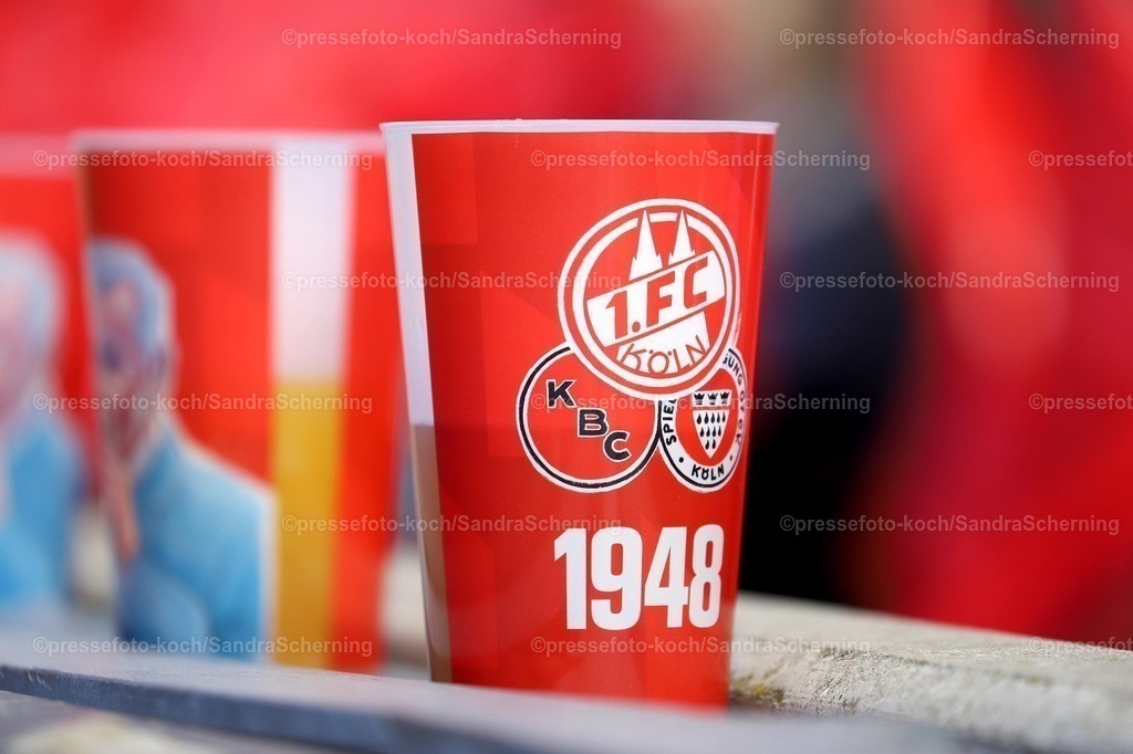 xSSC09032501028 | 09.03.2025, xsscx, Frauen Fußball, 1. FC Köln - FC Bayern München, 1. Fußball Bundesliga, 16. Spieltag, RheinEnergie-STADION, Saison 2024 2025: Getränkebecher 1. FC Köln DFB regulations prohibit any use of photographs as image sequences and or quasi-video.