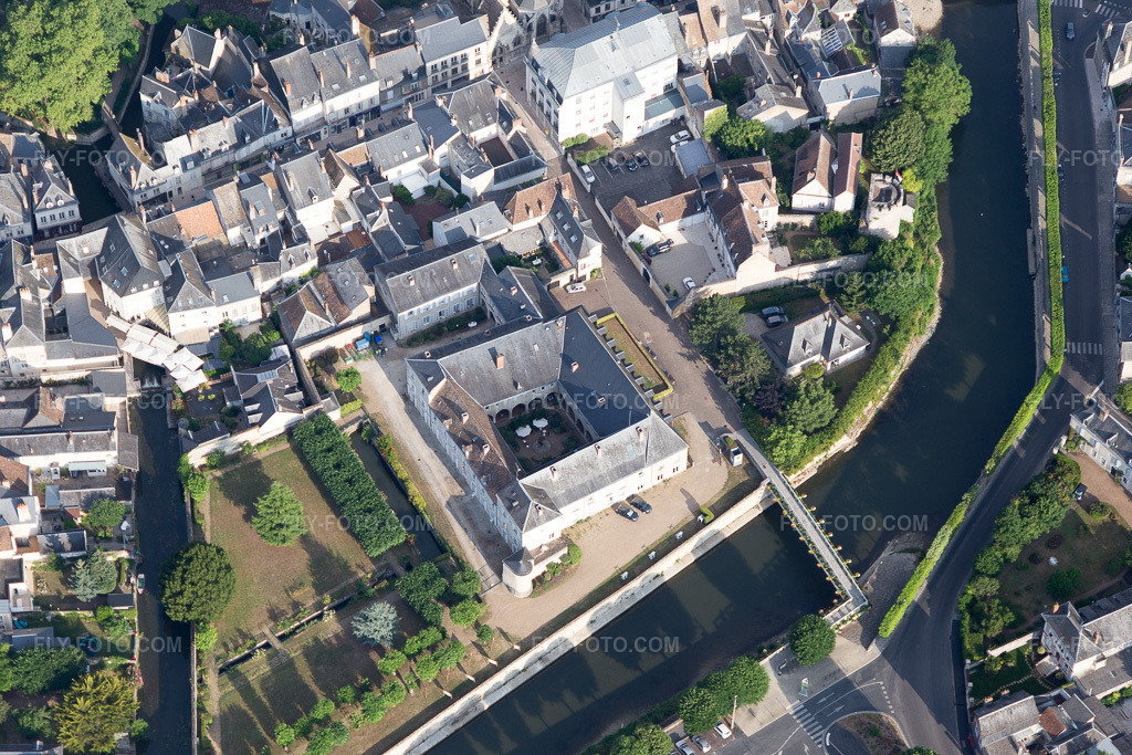Aerial view: View of the town in Vendôme in the state Loir et Cher, France.Photo: IMG_101098.jpg taken on 06/24/2017 by Werner Riehm/FLY-FOTO.comResolution of the original: 5472 x 3648 px