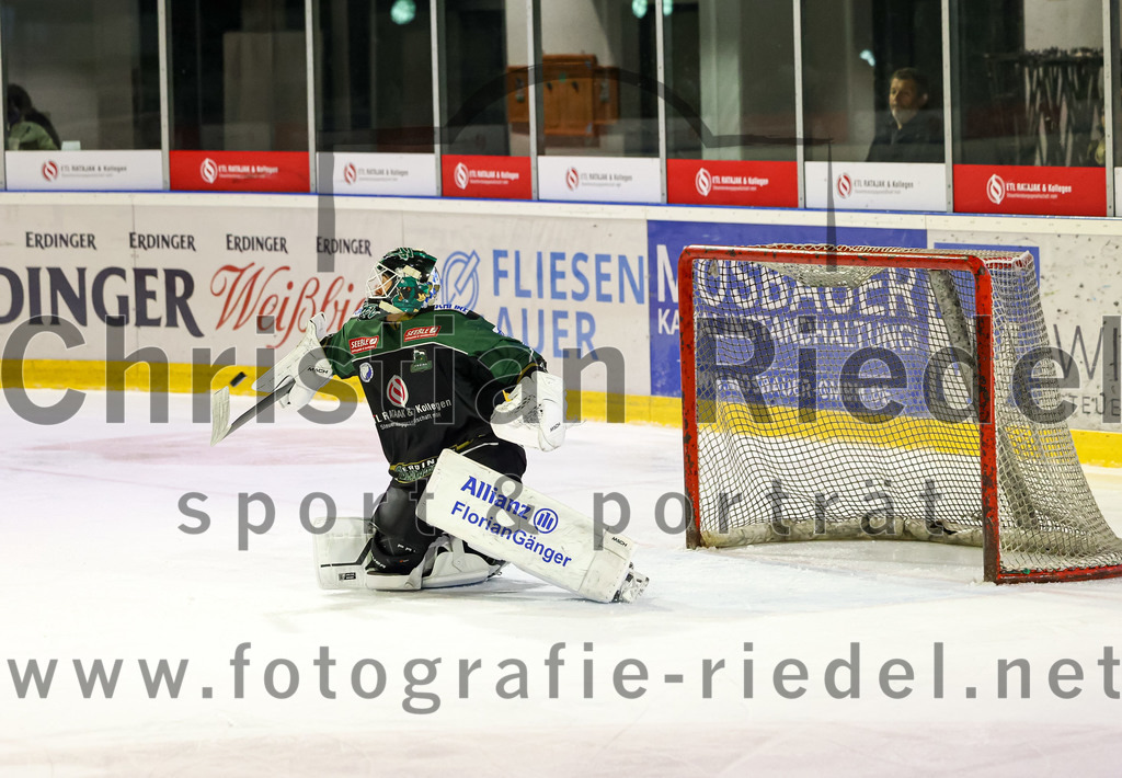2022-10-30_060_TSV_Erding_gegen_ESC_Riverrats_Geretsried | Erding, Deutschland, 30.10.2022:
Eishockey, Bayernliga 2022 / 2023, 9. Spieltag, TSV Erding gegen ESC Riverrats Geretsried, Endergebnis: 3:5

Torwart Thomas Hingel (Erding Gladiators, #33)

Foto: Christian Riedel / fotografie-riedel.net