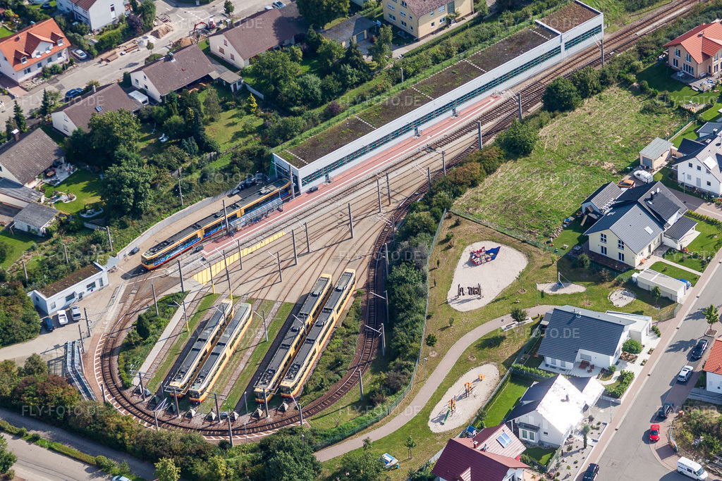 Luftbild: S-Bahn Endhaltestelle in Hochstetten der KVV Karlsruher Verkehrsbetriebe im Ortsteil Hochstetten in Linkenheim-Hochstetten im Bundesland Baden-Württemberg in Deutschland. Foto: IMG_33250.jpg vom 05.09.2010 durch Werner Riehm/FLY-FOTO.de