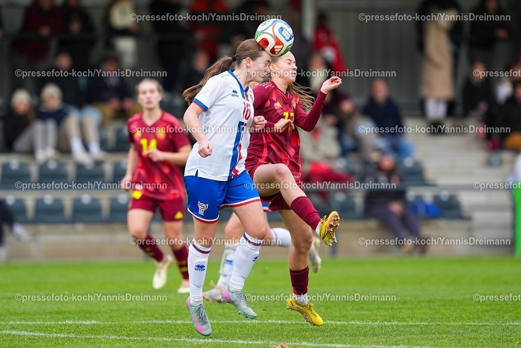 xYDRx29112501034 | 29.11.2025, xydrx, Fußball, Länderspiel, EM-Qualifikation U19-Frauen, Deutschland - Färöer, Sportschule Wedau: Ranja Joensen (FRO #16) im Zweikampf gegen Helen Boerner (GER #17)DFB regulations prohibit any use of photographs as image sequences and or quasi-video.Photo: xYannisxDreimannxPressefotokochx