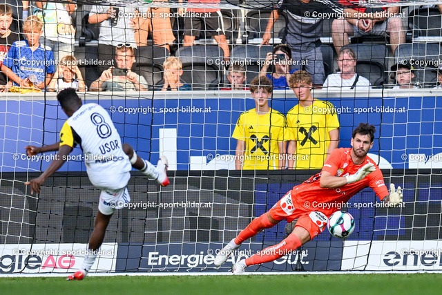 AUT, Admiral Bundesliga, LASK Linz vs FK Austria Wien | 17.08.2025, Raiffeisen Arena Linz, AUT, Admiral Bundesliga, LASK Linz vs FK Austria Wien, im Bild Moses Usor (LASK) vs Samuel Sahin-Radlinger (FK Austria Wien)