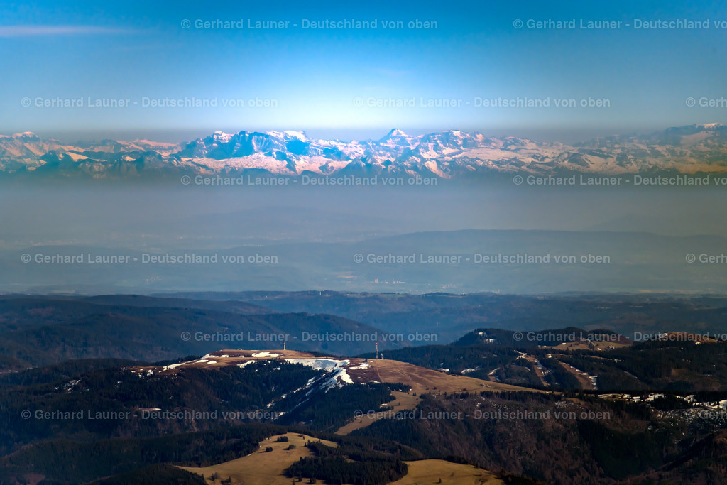 4023766 | Blick über den Feldberg, Schwarzwald zu den Alpen