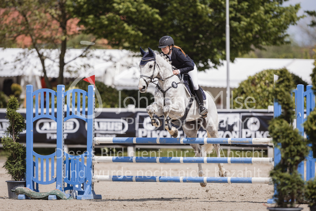 230519_MayDays_A2-Spr-U25-341 | Deine schönsten Turniermomente als professionelle Fotos! Entdecke hochwertige Pferdesport-Fotografie im Online-Shop. Jetzt Fotos finden & bestellen!