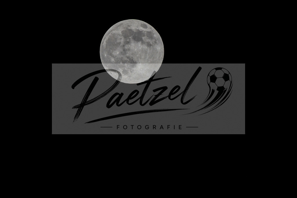 SUMOND20200407_0005 | Editorial: Der Supermond leuchtet ueber Osnabrueck am 07.04.2020 in Osnabrueck, Deutschland. - Realisiert mit Pictrs.com