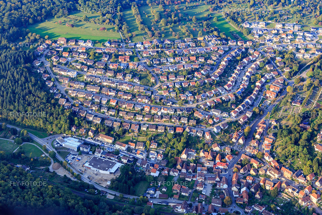 Siedlung südlich des Buchenweg | Luftbild: Siedlung südlich des Buchenweg in Ispringen im Bundesland Baden-Württemberg in Deutschland. Foto: IMG_103707.jpg vom 23.09.2017 durch Werner Riehm/FLY-FOTO.de - Realisiert mit Pictrs.com