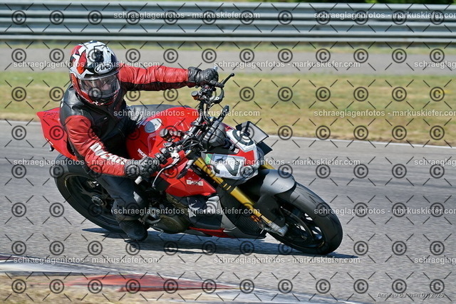 25bt04-0432 | markuskiefer.com - Realisiert mit Pictrs.com