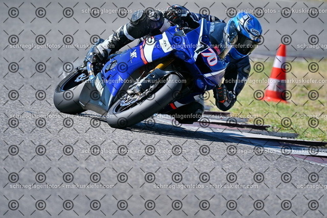 26bt04-0202 | markuskiefer.com - Realisiert mit Pictrs.com