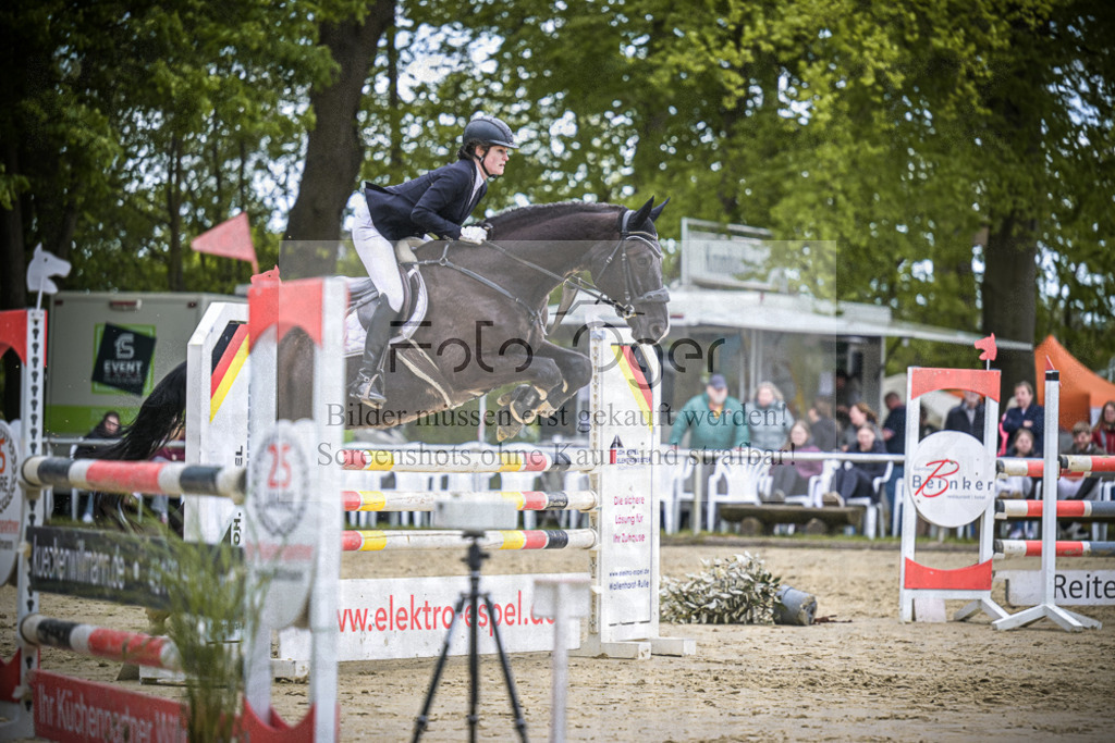 DOS_7960 | Entdecke hochwertige Reitturnierfotos von Foto Oger. Professionell, emotional und authentisch – jetzt Lieblingsmomente im Shop bestellen.Deutschlandweite Turnierfotografie. - Realisiert mit Pictrs.com
