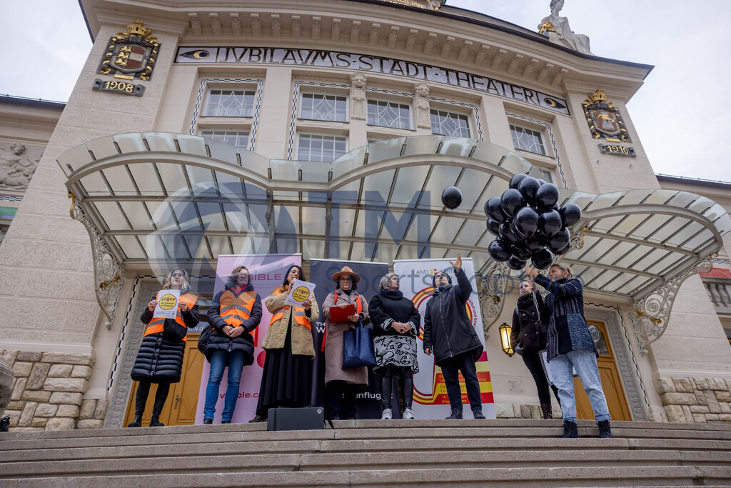 RR5M5797 | 29.NOV.24-Protestmarsch gegen Gewalt-Copyright: Katholische Kirche Kärnten/Denk Dich Neu/Trainproduction/Matthias Trinkl