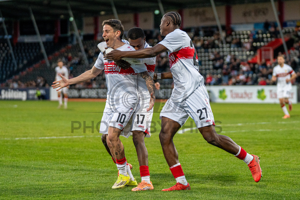 VfB Stuttgart II vs. SSV Ulm 1846 Fussball, Fussball, 3. Liga, 32. Spieltag, 08.04.2026 | Nicolas Sessa (VfB Stuttgart II, #10) jubelt nach seinem Treffer zum 1:0 mit Abdenego Nankishi (VfB Stuttgart II, #17) und Mansour Ouro-Tagba (VfB Stuttgart II, #27),VfB Stuttgart II vs. SSV Ulm 1846 Fussball, Fussball, 3. Liga, 32. Spieltag, 08.04.2026DFB regulations prohibit any use of photographs as image sequences and/or quasi-video