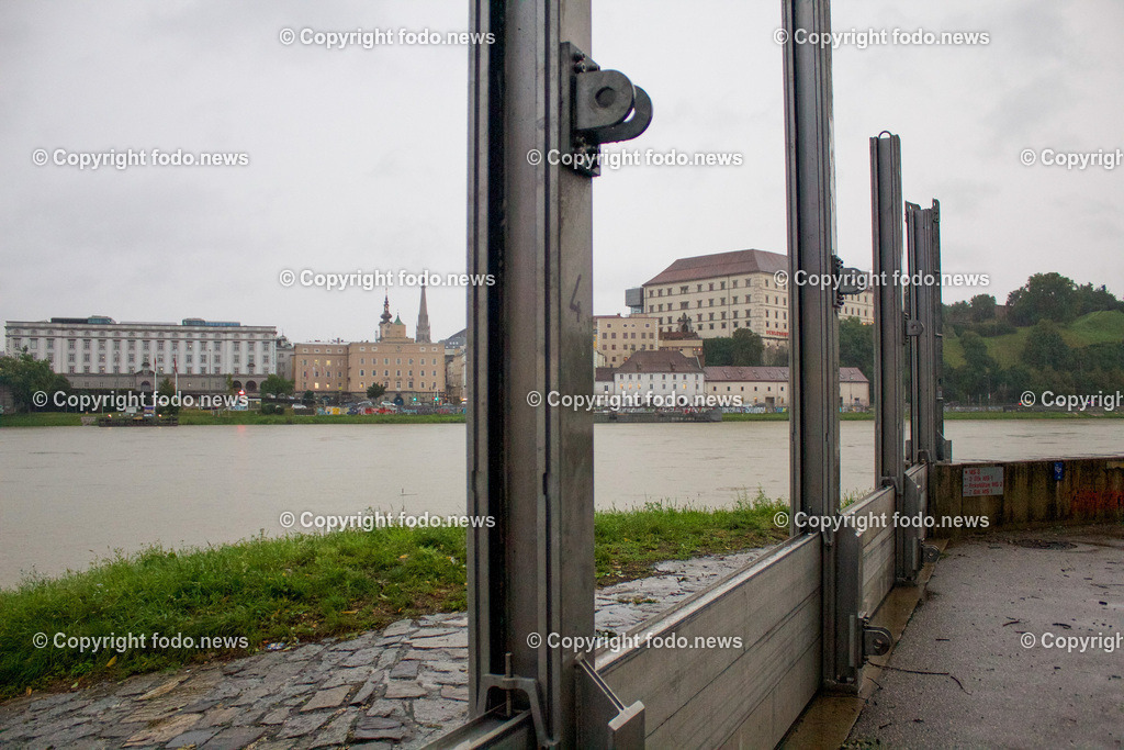 Linz_ Hochwasser_ 28.08.2023-7 | 28.8.2023, Linz, AUT, Urfahr, Hochwasser, im Bild Aufbau mobiler Hochwasserschutz
