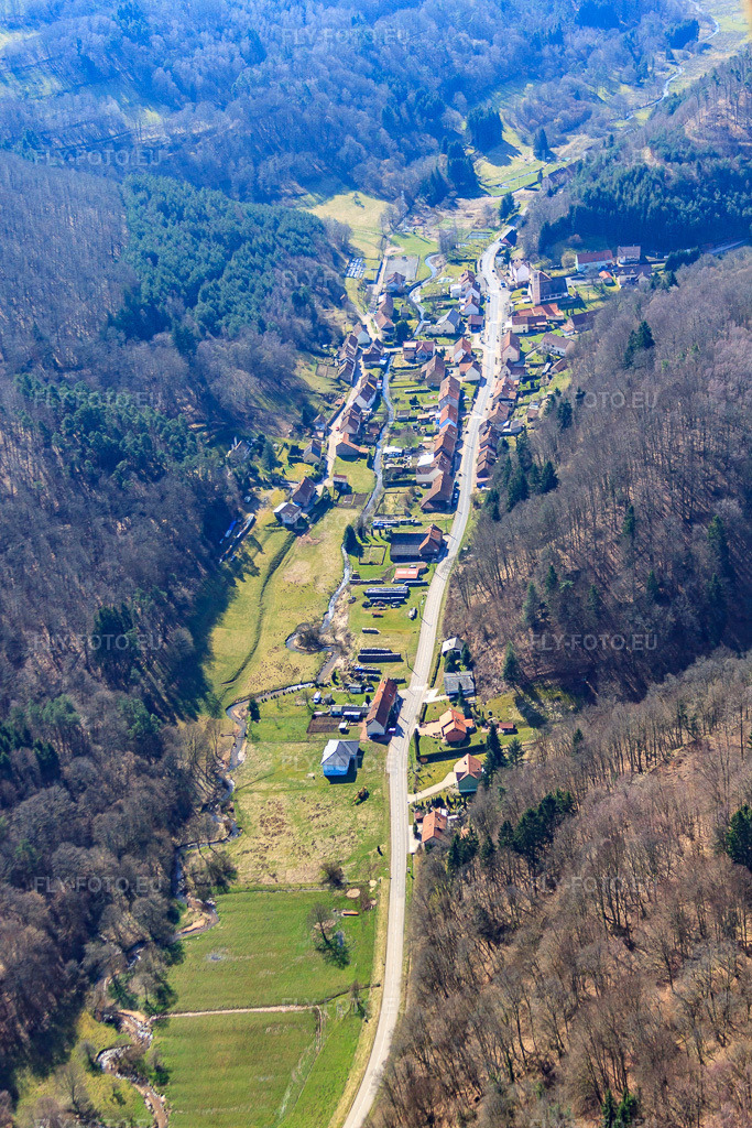 Vue aérienne: Vue de la ville depuis le nord à Hanviller dans le département Moselle, France – .Photo: IMG_38459.jpg prise le 20/03/2011 par Werner Riehm/FLY-FOTO.eu – Résolution de l'original: 3168 x 4752 px