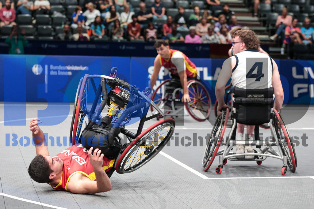 SES_TTG3X320250717-191 | bond - Realisiert mit Pictrs.com