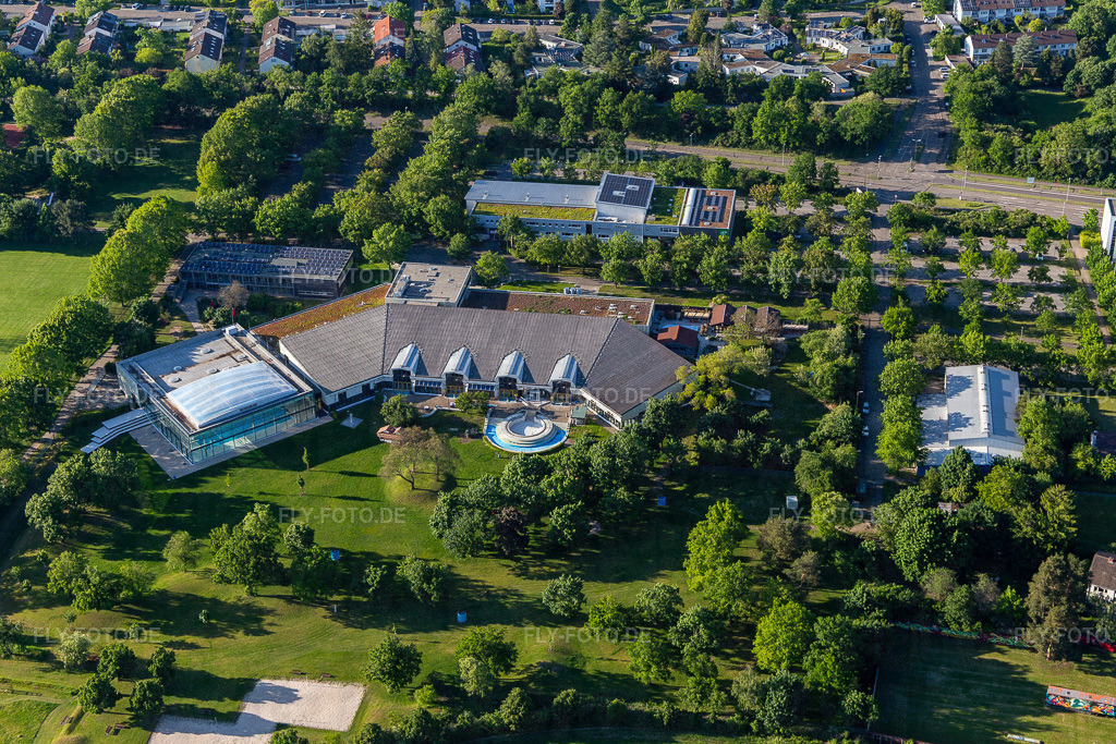 Fächerbad Karlsuhe | Luftbild: Fächerbad Karlsuhe im Ortsteil Hagsfeld in Karlsruhe im Bundesland Baden-Württemberg in Deutschland. Foto: IMG_126831.jpg vom 28.05.2021 durch ©2025 Werner Riehm fly-foto.de/copyright - Realisiert mit Pictrs.com