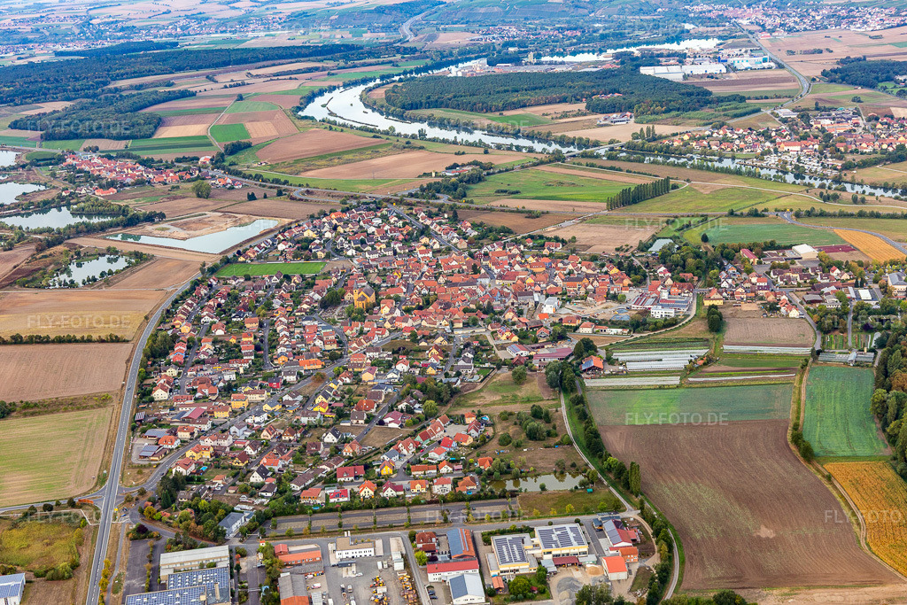 Luftbild: Ortsansicht von Osten im Ortsteil Stadtschwarzach in Schwarzach im Bundesland Bayern in Deutschland. Foto: IMG_111230.jpg vom 09.09.2018 durch Werner Riehm/FLY-FOTO.de
