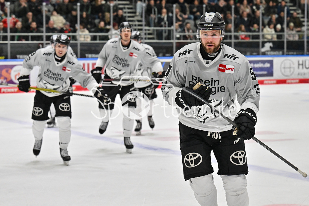 Augsburger Panther - Kölner Haie | Grenzeloser Jubel der Haie nach dem Treffer zum 4-3 durch Brady AUSTIN (Koelner Haie #57) / Tor / Torschuetze / Freude / Happy / DEL: Augsburger Panther - Koelner Haie, Curt Frenzel Stadion am 02.03.2025