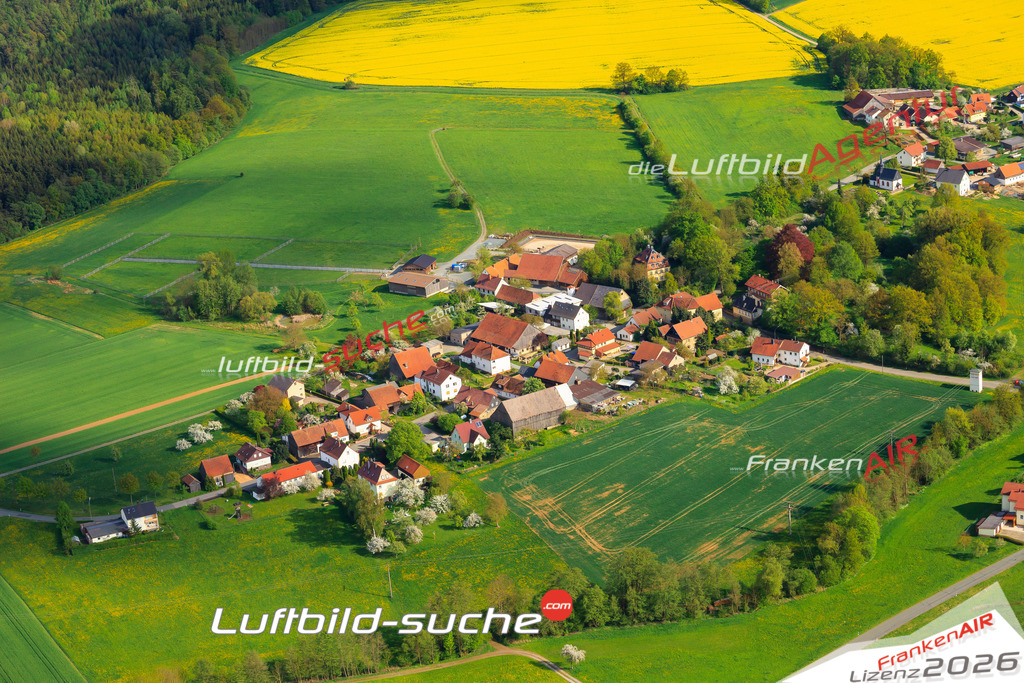 Die Luftaufnahme Hain - Küps wurde vom UL-Flugzeug (keine Drohne) aus fotografiert.Hohe Druck- Auflösung-die Geschenkidee!
