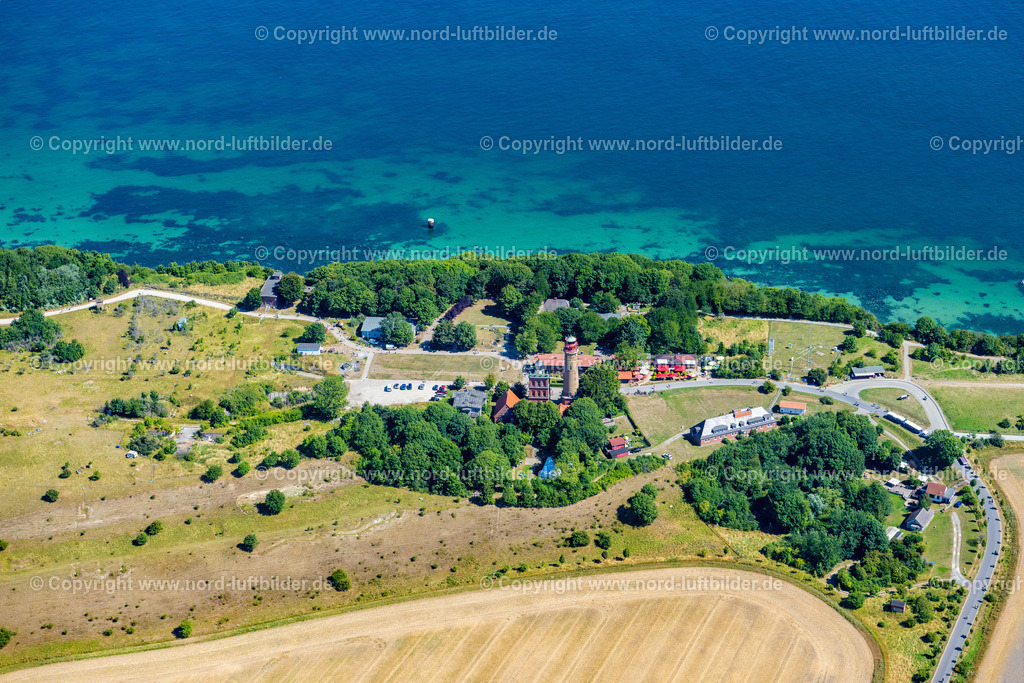 Kap_Arkona_Rügen_Keidefelsen_ELS_8108100822 | PUTGARTEN 10.08.2022 Neuer Leuchtturm und Schinkelturm an der Steilküste am Kap Arkona bei Putgarten auf der Insel Rügen im Bundesland Mecklenburg-Vorpommern. // New lighthouse and Schinkelturm on the steep coast at Cape Arkona near Putgarten on the island of Ruegen in the state of Mecklenburg-Western Pomerania. Foto: Martin Elsen