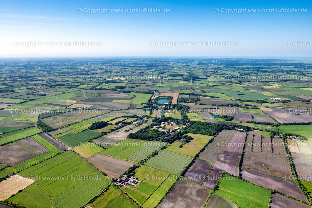 Bramstedt_ELS_7678100623 | BRAMSTEDTLUND 10.06.2023 Strukturen auf landwirtschaftlichen Feldern in Bramstedtlund in Nordfriesland im Bundesland Schleswig-Holstein, Deutschland. // Structures on agricultural fields in Bramstedtlund at Nordfriesland in the state Schleswig-Holstein, Germany. Foto: Martin Elsen