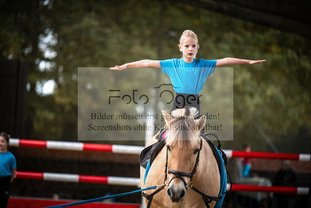 DOS_0100 | Entdecke hochwertige Reitturnierfotos von Foto Oger. Professionell, emotional und authentisch – jetzt Lieblingsmomente im Shop bestellen.Deutschlandweite Turnierfotografie. - Realisiert mit Pictrs.com