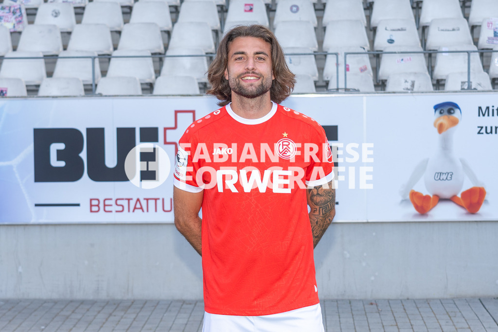 Rot-Weiss Essen; 3. Liga, Portraettermin 2026/2027, Foto: Eibner-Pressefoto/Fabian Friese | Jose Enrique Rios Alonso (Rot-Weiss Essen, #23),Rot-Weiss Essen; 3. Liga, Portraettermin 2026/2027, Foto: Eibner-Pressefoto/Fabian Friese - Realisiert mit Pictrs.com
