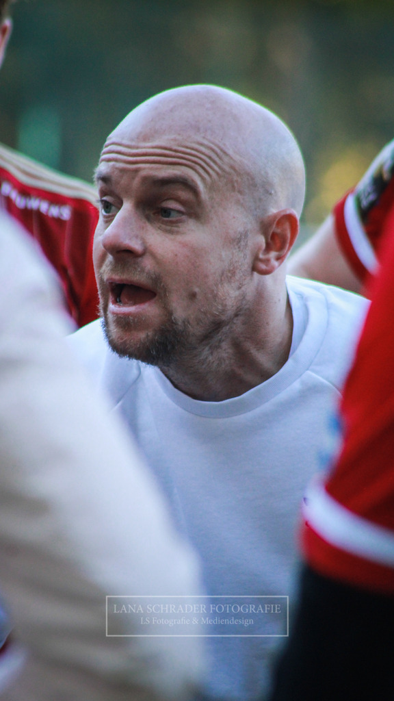 Rot - Weiß Köln - Havesterhuder THC 09.10.22-66 | lanaschraderfotografie - Realisiert mit Pictrs.com