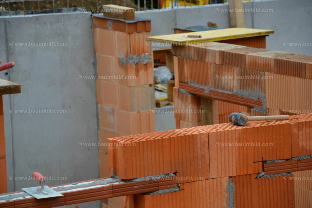 bib-lg07-mauerarbeiten-0046 | Nach LV-Leistungsgruppen sortierte Detailfotos über den Bau eines Hauses. Alle Hausbau-Bilder direkt vom Urheber und Autor der Website Haus-Selber-Bauen.com