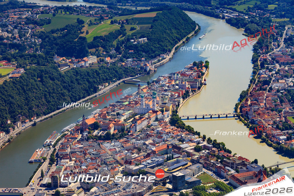 Die Luftaufnahme Dreifluesseeck - Passau wurde 2017 mittels Flugzeug (keine Drohne) erstellt. Perfekte Schärfe und Druck- Auflösung- Garantiert!