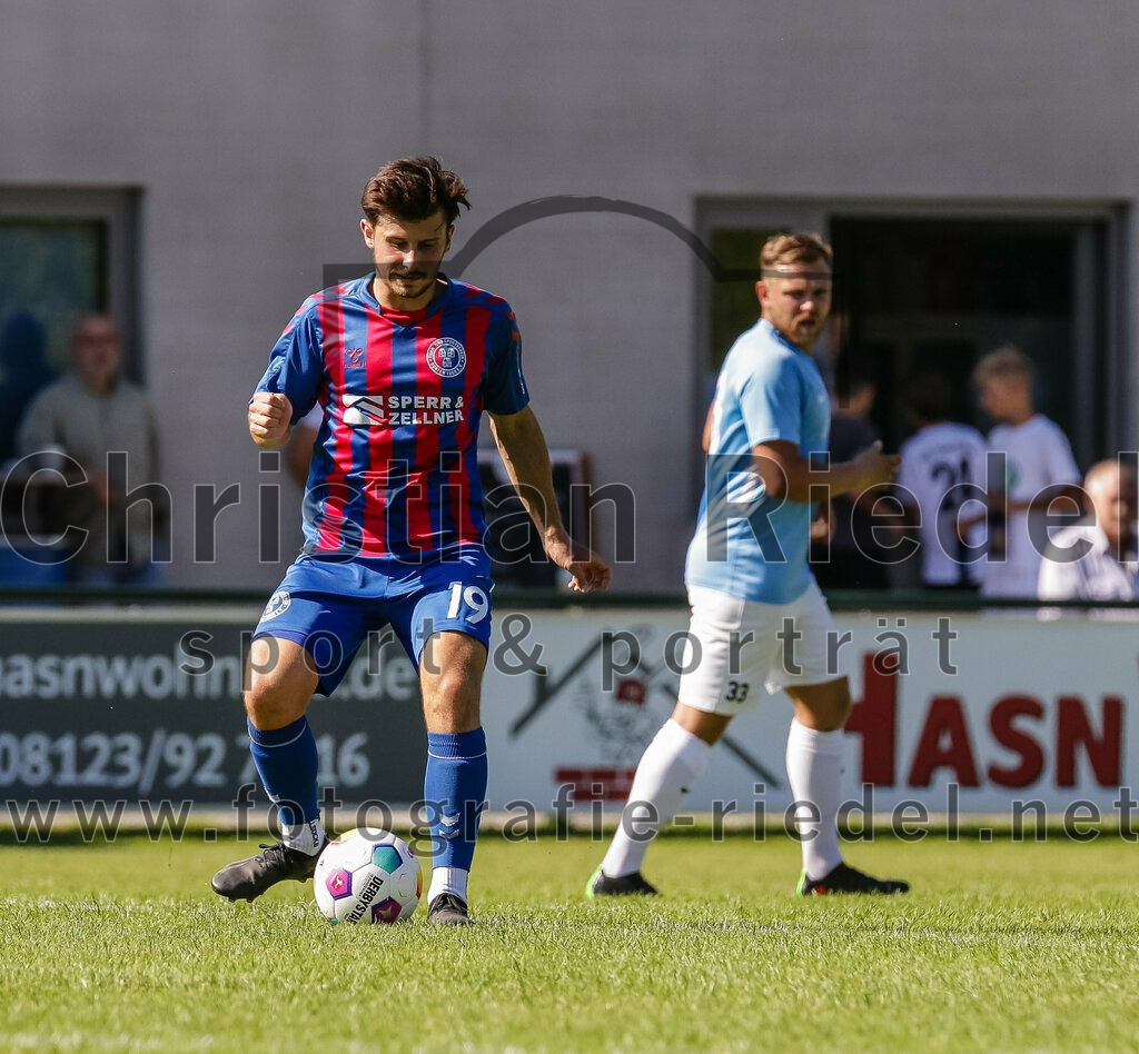 2023-09-16_074_FC_Langengeisling_gegen_TSV_Dorfen | Erding, Deutschland, 16.09.2023:
Fußball, Bezirksliga Oberbayern Ost 2023 / 2024, 9. Spieltag, FC Langengeisling gegen TSV Dorfen, Endergebnis: 3:1

Alexander Linner (TSV Dorfen, #19)

Foto: Christian Riedel / fotografie-riedel.net