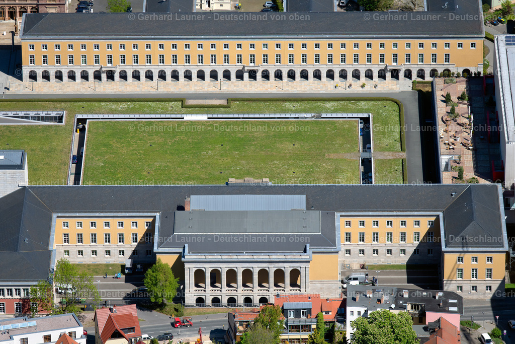 4026787 | WEIMAR 07.05.2020 Tourismus- Attraktion und Sehenswürdigkeit " Gauforum " am Jorge-Semprún-Platz in Weimar im Bundesland Thüringen, Deutschland. // Tourist attraction and sightseeing " Gauforum " in Weimar in the state Thuringia, Germany. Foto: Gerhard Launer