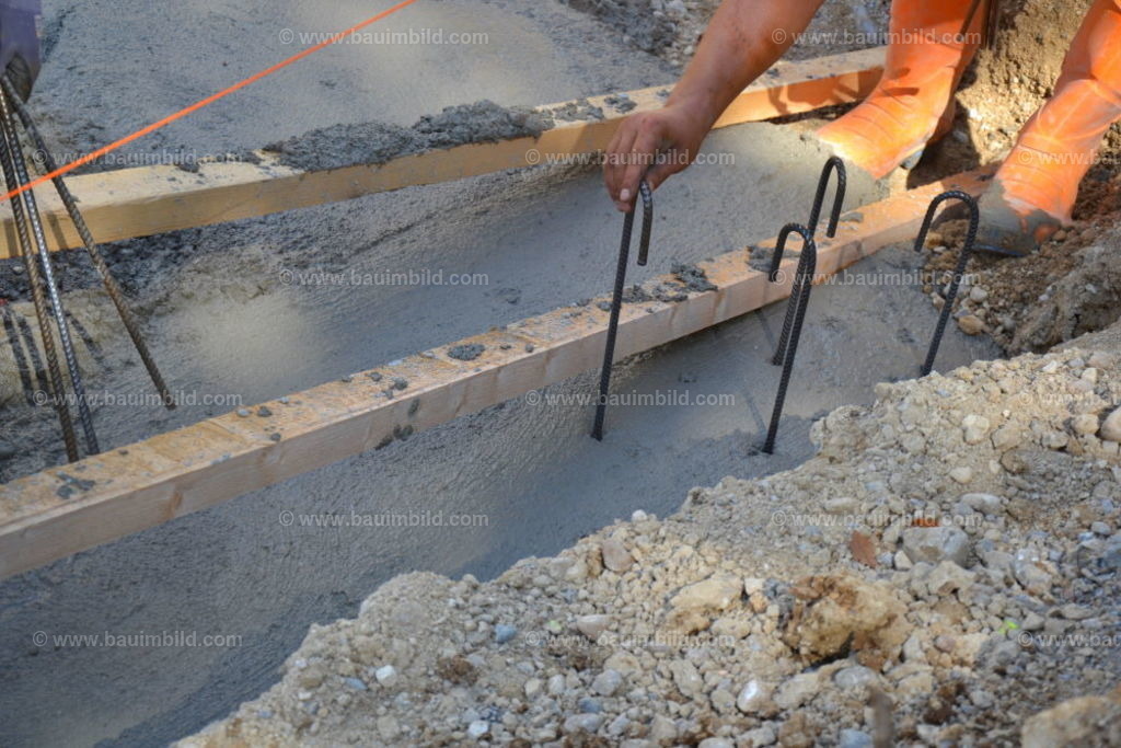 bib-lg04-betonarbeiten-0030 | Nach LV-Leistungsgruppen sortierte Detailfotos über den Bau eines Hauses. Alle Hausbau-Bilder direkt vom Urheber und Autor der Website Haus-Selber-Bauen.com