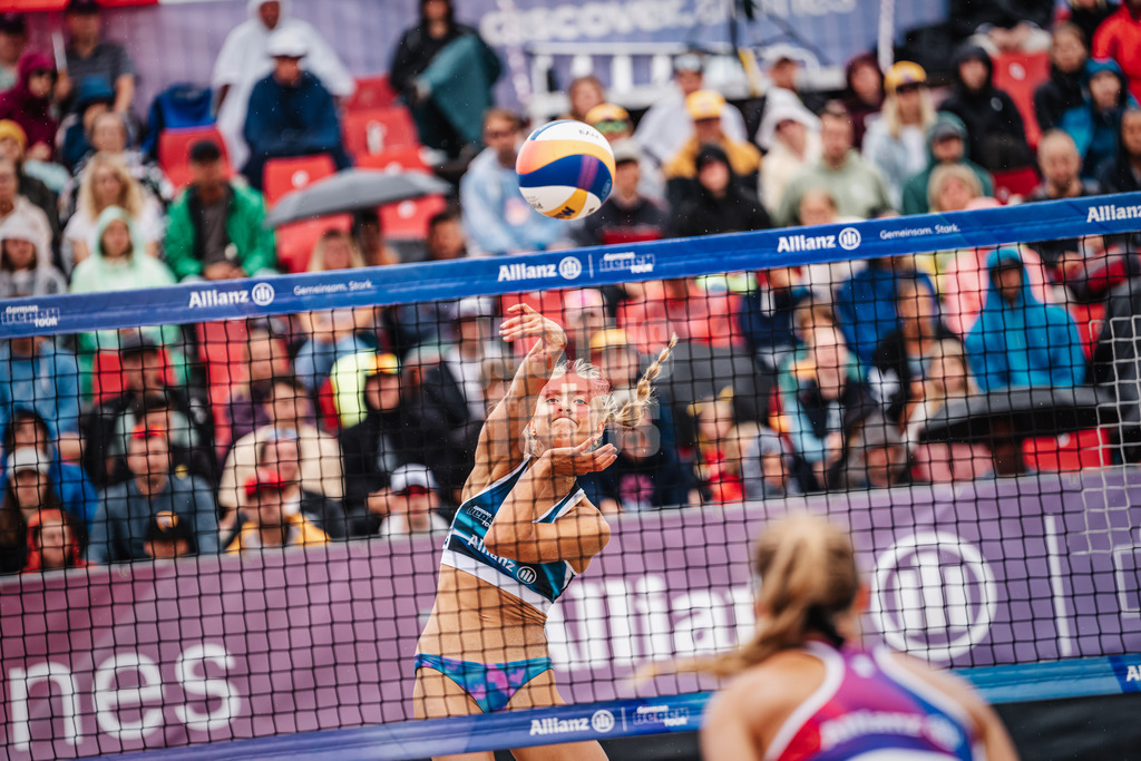Beachvolleyball | Frauen | Allianz German Beach Tour 2024 | Tourstop Kühlungsborn 2 | 18.08.2024 | Paula Schürholz beim Angriff