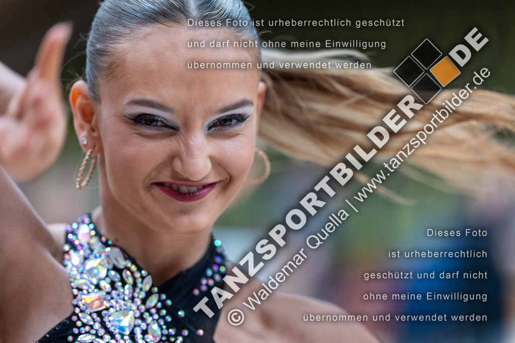 20240810-00097 | Hier finden Sie Tanz Bilder vom Latein und Standard Formationen tanzen. Sportbilder vom Tanzsport. Schöne Fotos und von Weltmeisterschaft, Europameisterschaft, Bundesliga, Regionalliga, Oberliga und Landesliga sowie von GOC Stuttgart, DanceComp, WM Bremen
