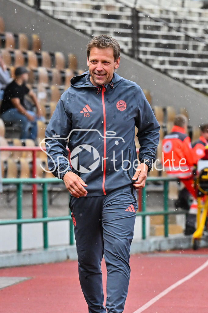 FC Augsburg II - FC Bayern Amateure | im Bild Holger SEITZ Cheftrainer FC Bayern München II / Einzelfoto / Freisteller  / Regionalliga Bayern: FC Augsburg II - FC Bayern Muenchen II, Rosenaustadion am 25.07.2025