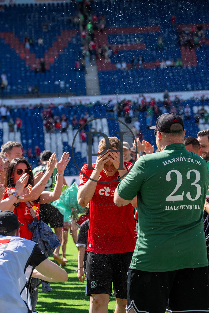 Hannover 96 vs SpVgg Fürth – 2. Bundesliga – 11.05.2025 | Szene aus dem 2. Bundesliga-Spiel des 33. Spieltags zwischen Hannover 96 und der SpVgg Früth am 11 Mai 2025 in der Heinz von Heiden Arena in Hannover. Endstand: 1:1. Fotografiert von Philipp Heist. - Realisiert mit Pictrs.com