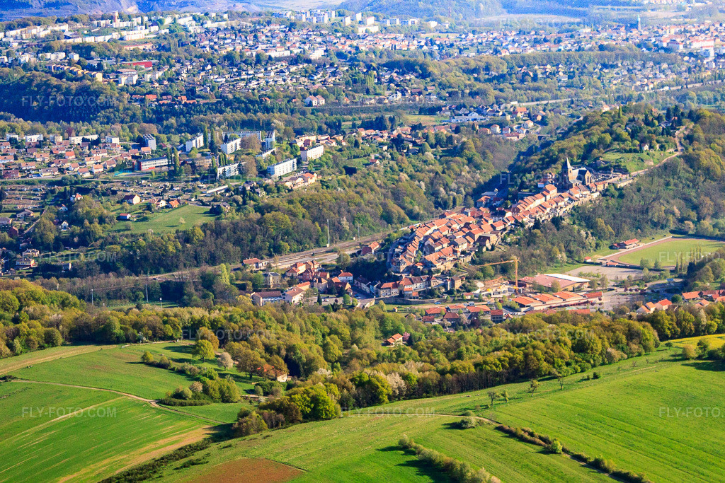 Aerial view: Old Town from the South in Hombourg-Haut in the state Moselle, France. – Photo: IMG_39667.jpg taken on 04/16/2011 by Werner Riehm/FLY-FOTO.com – Resolution of the original: 4353 x 2902 px
