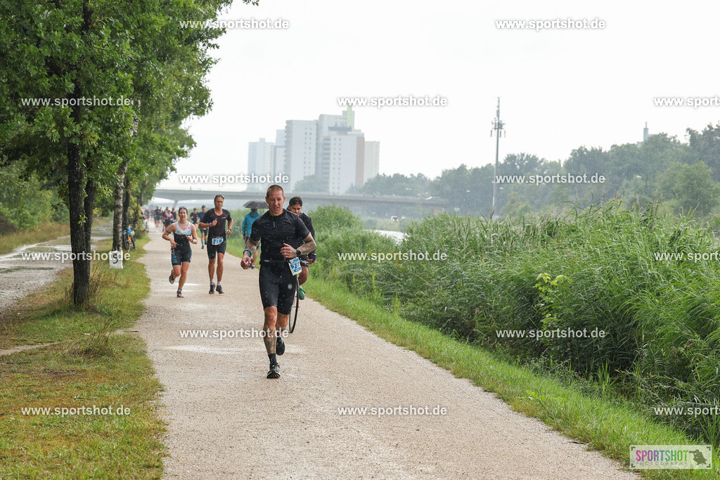 LUR_1413 | 34. M-net Erlanger Triathlon 2025 #erlangertriathlon  #mnettriathlon2025 #mnettriathlon #team #olympischedistanz #mitteldistanz #triathlon #maindonaukanal  #erlangertriathlon2025 #yourpictrs #tv1848 #tv1848erlangen  #triathlonbayern #sportinerlangen #demsportverbunden #sportshot_your_pictrs Copyright: www.sportshot.de