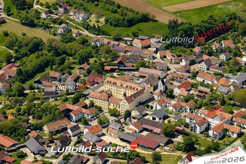 Schrägluftbild  Schweinspoint Schloss  Marxheim - Das Luftbild wurde 2025 vom UL-Flugzeug heraus erstellt ( keine Drohne ) - Hochauflösende Luftaufnahme -Nicht vergleichbar mit Google Maps oder Satelittenbilder- Die Geschenkidee !Mit Lizenz und Bildrechte bestellbar