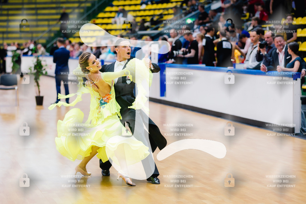 Hessen Tanzt WDSF International Open Standard 5th (86) Vladyslav Tsykhanovskyi _ Veronika Tsikhanovska (Schwarz-Weiß-Club Pforzheim)-2025-05-17-9462 | Webshop for digital downloads and prints of dance sport, event & show photographer Julian Link - Realisiert mit Pictrs.com