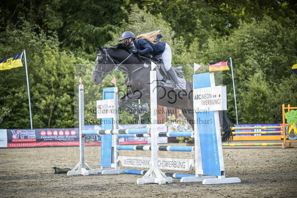 DOS_9874 | Entdecke hochwertige Reitturnierfotos von Foto Oger. Professionell, emotional und authentisch – jetzt Lieblingsmomente im Shop bestellen.Deutschlandweite Turnierfotografie. - Realisiert mit Pictrs.com