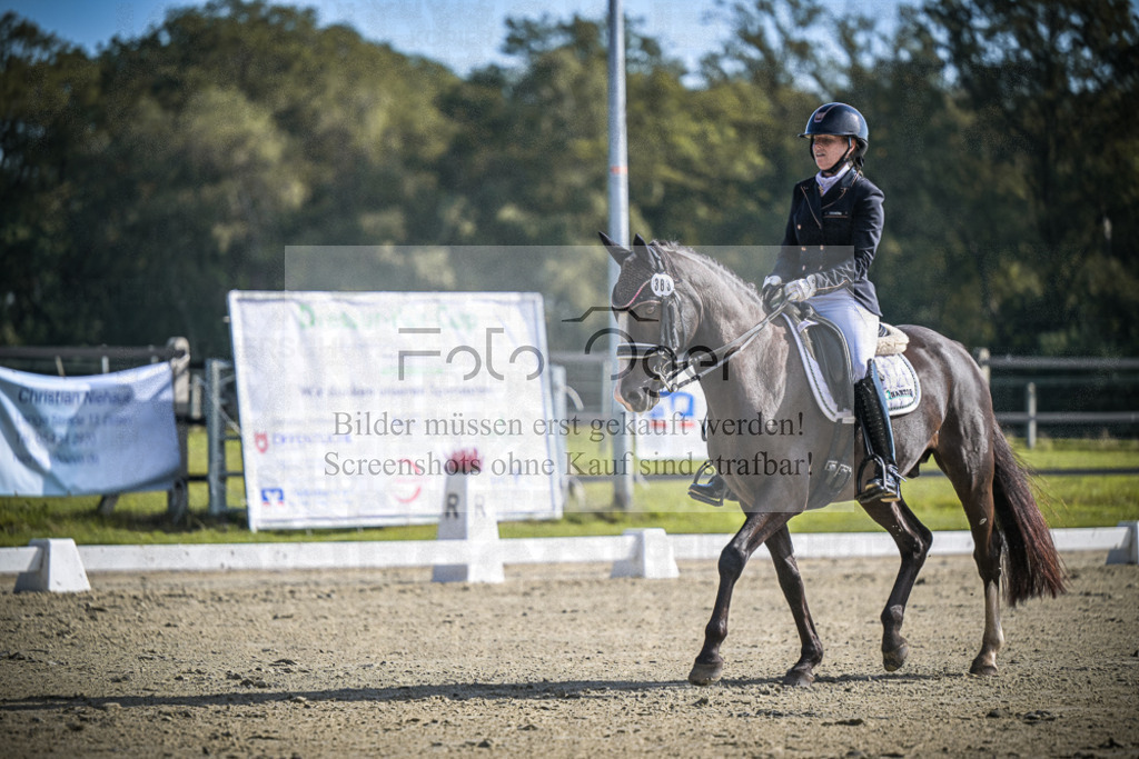 DOS_0697 | Entdecke hochwertige Reitturnierfotos von Foto Oger. Professionell, emotional und authentisch – jetzt Lieblingsmomente im Shop bestellen.Deutschlandweite Turnierfotografie. - Realisiert mit Pictrs.com